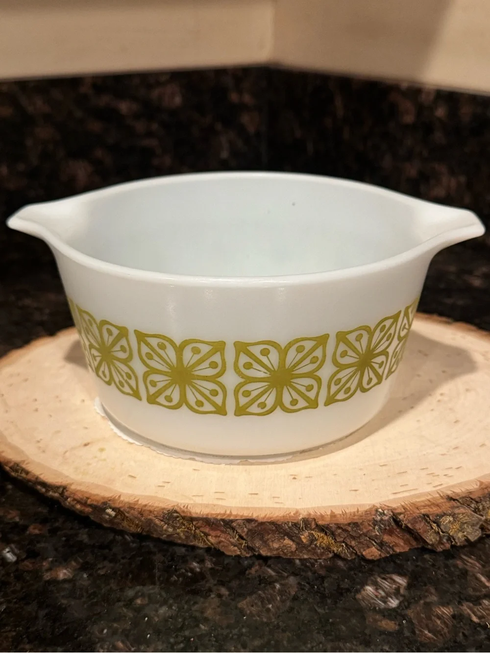 Vintage “Verde Floral” #472  1 1/2 PT Pyrex USA Round Casserole